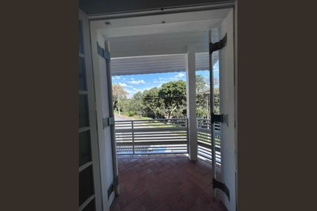 Casa à venda com 4 quartos, 300m² em Vila Irmaos Arnoni, São Paulo