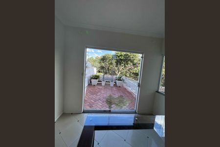 Casa à venda com 4 quartos, 300m² em Vila Irmaos Arnoni, São Paulo