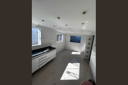 Casa à venda com 4 quartos, 300m² em Vila Irmaos Arnoni, São Paulo