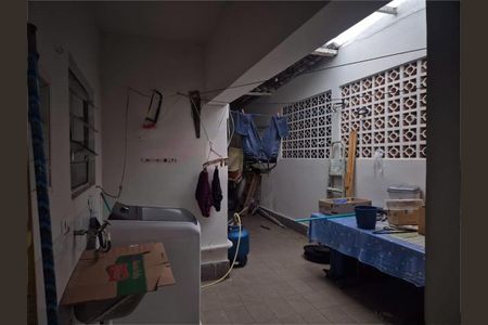 Casa à venda com 3 quartos, 228m² em Cidade Domitila, São Paulo