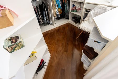 Apartamento à venda com 100m², 3 quartos e 4 vagasQuarto 1 - Closet da Suite