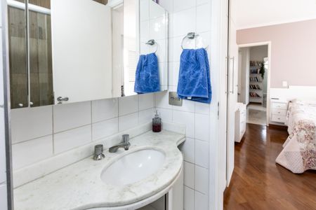 Apartamento à venda com 100m², 3 quartos e 4 vagasQuarto 1 - Banheiro da Suite