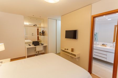 Apartamento à venda com 153m², 4 quartos e 3 vagasSuíte 1