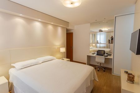 Apartamento à venda com 153m², 4 quartos e 3 vagasSuíte 1