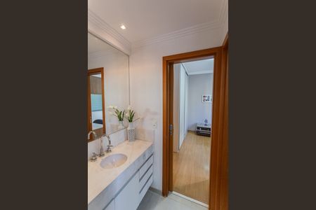 Apartamento à venda com 153m², 4 quartos e 3 vagasBanheiro da Suíte 3 e 4