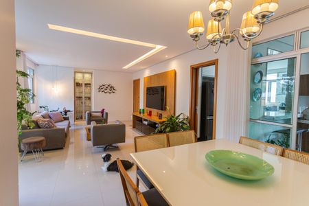 Apartamento à venda com 153m², 4 quartos e 3 vagasSala