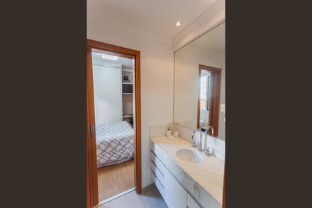 Apartamento à venda com 153m², 4 quartos e 3 vagasBanheiro da Suíte 3 e 4