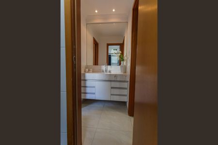 Apartamento à venda com 153m², 4 quartos e 3 vagasBanheiro da Suíte 3 e 4