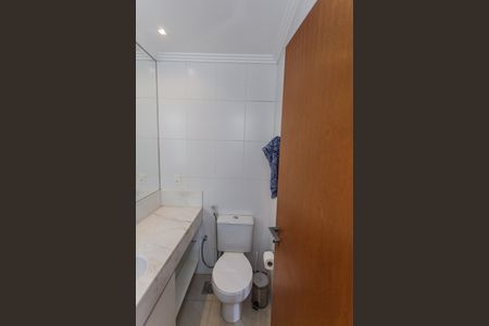 Apartamento à venda com 153m², 4 quartos e 3 vagasBanheiro da Suíte 2