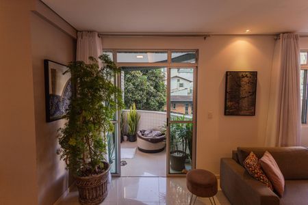 Apartamento à venda com 153m², 4 quartos e 3 vagasVaranda