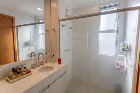 Apartamento à venda com 153m², 4 quartos e 3 vagasBanheiro da Suíte 1