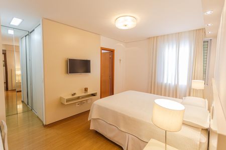 Apartamento à venda com 153m², 4 quartos e 3 vagasSuíte 1