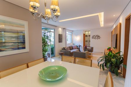 Apartamento à venda com 153m², 4 quartos e 3 vagasSala