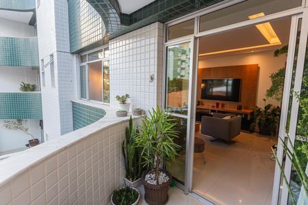 Apartamento à venda com 153m², 4 quartos e 3 vagasVaranda