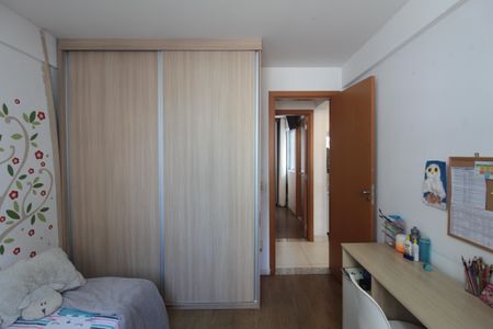 Apartamento à venda com 77m², 3 quartos e 1 vagaQuarto 2