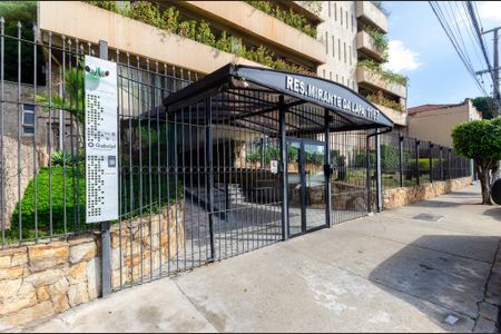 Apartamento à venda com 55m², 2 quartos e 1 vaga Apartamento à venda com 55m², 2 quartos e 1 vagaFachada
