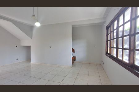 Casa para alugar com 200m², 4 quartos e 2 vagasSala