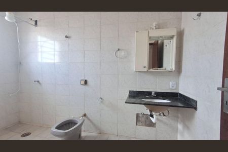 Casa para alugar com 200m², 4 quartos e 2 vagasBanheiro social