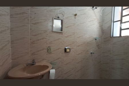 Casa para alugar com 200m², 4 quartos e 2 vagasBanheiro da suíte térrea 