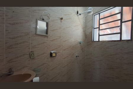 Casa para alugar com 200m², 4 quartos e 2 vagasBanheiro da suíte térrea 