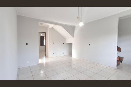 Casa para alugar com 200m², 4 quartos e 2 vagasSala
