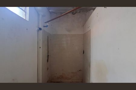 Casa para alugar com 200m², 4 quartos e 2 vagasBanheiro da edícula 