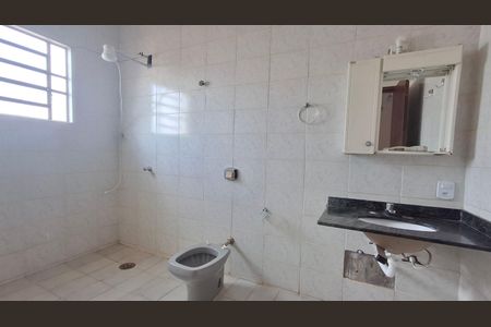 Casa para alugar com 200m², 4 quartos e 2 vagasBanheiro social