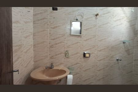 Casa para alugar com 200m², 4 quartos e 2 vagasBanheiro da suíte térrea 