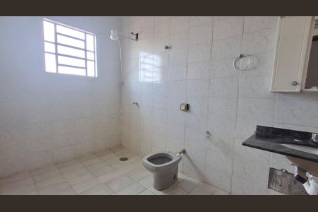 Casa para alugar com 200m², 4 quartos e 2 vagasBanheiro social