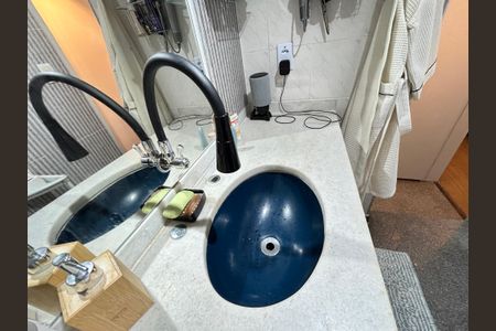 Casa de condomínio à venda com 150m², 3 quartos e 1 vagaBanheiro 2