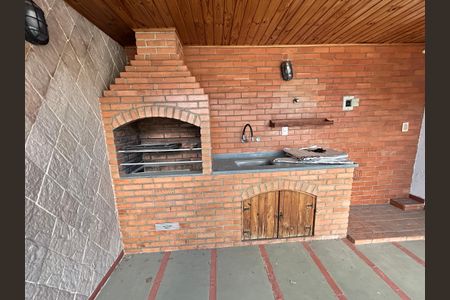 Casa de condomínio à venda com 150m², 3 quartos e 1 vagaChurrasqueira