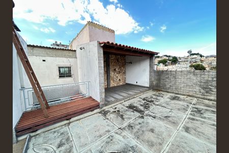 Casa de condomínio à venda com 150m², 3 quartos e 1 vagaTerraço