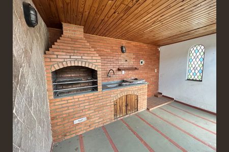 Casa de condomínio à venda com 150m², 3 quartos e 1 vagaChurrasqueira