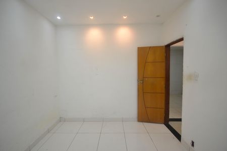 Quarto 1 de casa para alugar com 2 quartos, 70m² em Jardim Continental, Nova Iguaçu