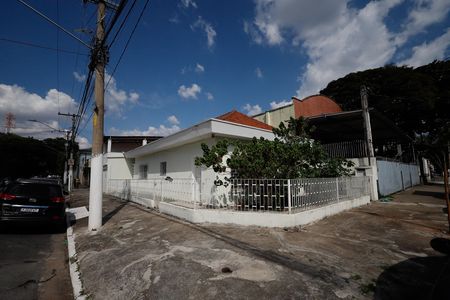 Casa à venda com 205m², 3 quartos e 2 vagas Casa à venda com 205m², 3 quartos e 2 vagasFachada
