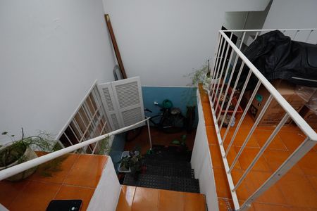 Casa à venda com 205m², 3 quartos e 2 vagas Casa à venda com 205m², 3 quartos e 2 vagasEscada