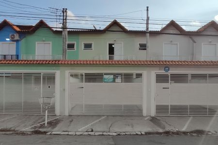 Casa à venda com 174m², 3 quartos e 4 vagas Casa à venda com 174m², 3 quartos e 4 vagasFachada + Placa