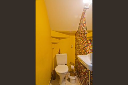 Casa à venda com 174m², 3 quartos e 4 vagas Casa à venda com 174m², 3 quartos e 4 vagasLavabo