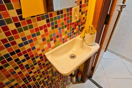 Casa à venda com 174m², 3 quartos e 4 vagas Casa à venda com 174m², 3 quartos e 4 vagasLavabo