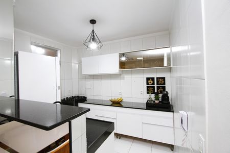 Cozinha de apartamento à venda com 2 quartos, 55m² em Camargos, Belo Horizonte