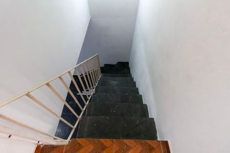 Casa para alugar com 162m², 2 quartos e 2 vagasEscada