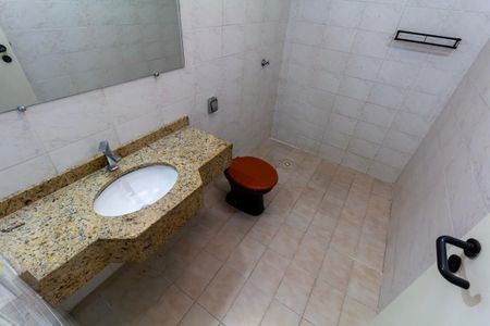 Casa para alugar com 162m², 2 quartos e 2 vagasBanheiro