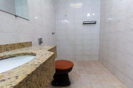 Casa para alugar com 162m², 2 quartos e 2 vagasBanheiro