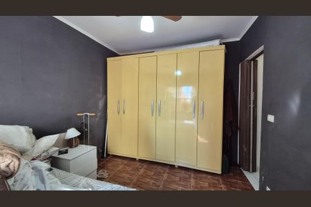 Casa à venda com 275m², 5 quartos e 3 vagasQuarto - Fundos