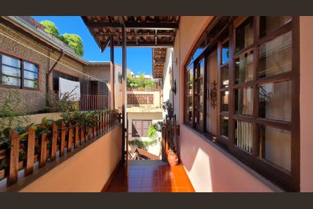 Casa à venda com 275m², 5 quartos e 3 vagasVaranda - Casa 2