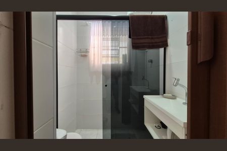 Casa à venda com 275m², 5 quartos e 3 vagasBanheiro - Fundos