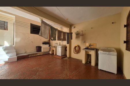 Casa à venda com 275m², 5 quartos e 3 vagasArea de serviço