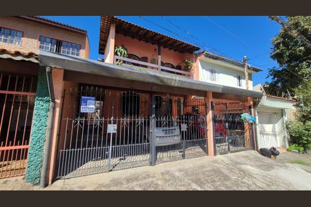 Casa à venda com 275m², 5 quartos e 3 vagasFachada