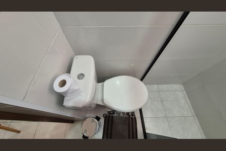 Casa à venda com 275m², 5 quartos e 3 vagasBanheiro - Fundos