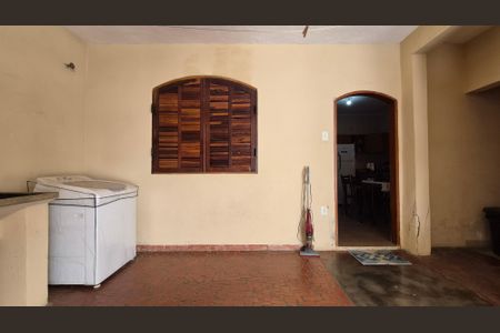Casa à venda com 275m², 5 quartos e 3 vagasArea de serviço